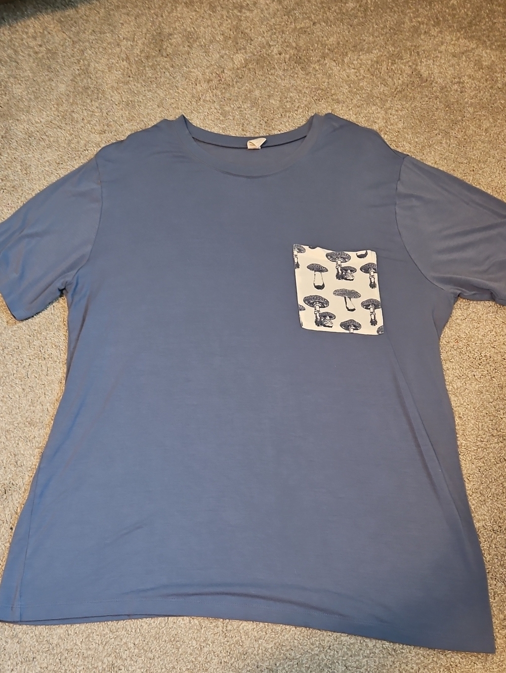 Kate Quinn Men's XL Bamboo Blue Mushroom Pocket T-Shirt